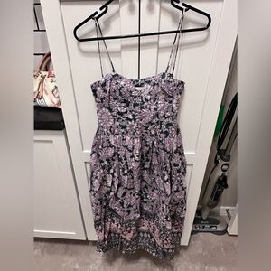 Sleeveless midi dress with pockets